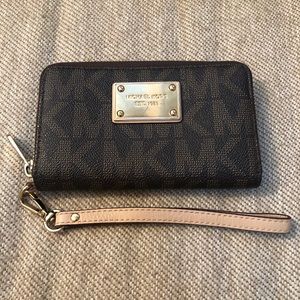 Authentic Michael Kors Signature Logo Wristlet